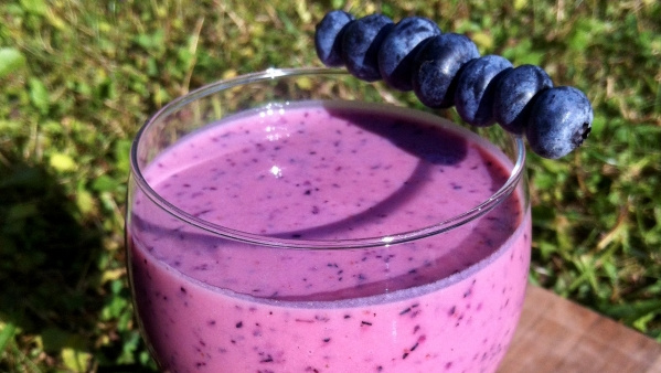 Rezeptbild für Heidelbeer-Buttermilch-Shake