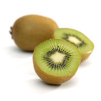 Kiwis eine davon aufgeschnitten