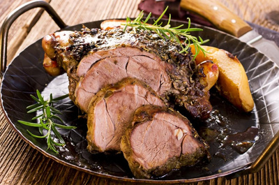 Produktfoto zu Lamm Rosmarin Rollbraten