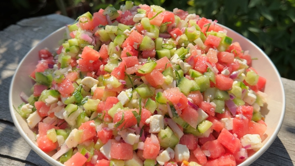 Rezeptbild für Erfrischender Sommersalat mit Wassermelone