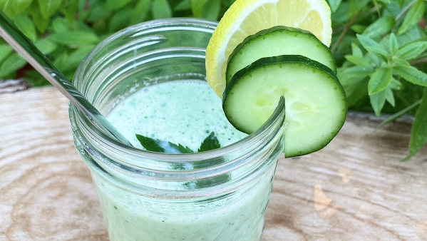 Rezeptbild für Kalte Gurkensuppe mit Joghurt und Minze