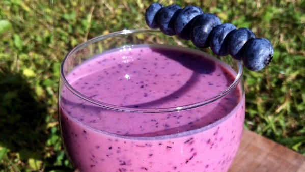 Rezeptbild für Heidelbeer-Buttermilch-Shake