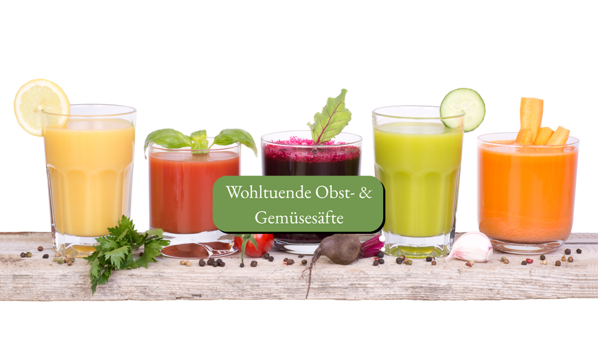 KI generiert: Fünf bunte Säfte in Gläsern mit Zutaten. Text: "Wohltuende Obst- & Gemüsesäfte".