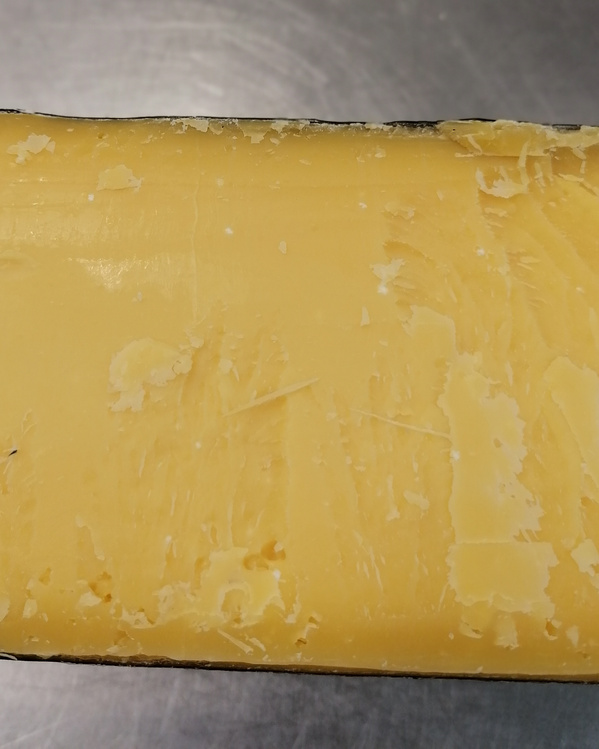 kleine Salzkristalle auf Käse